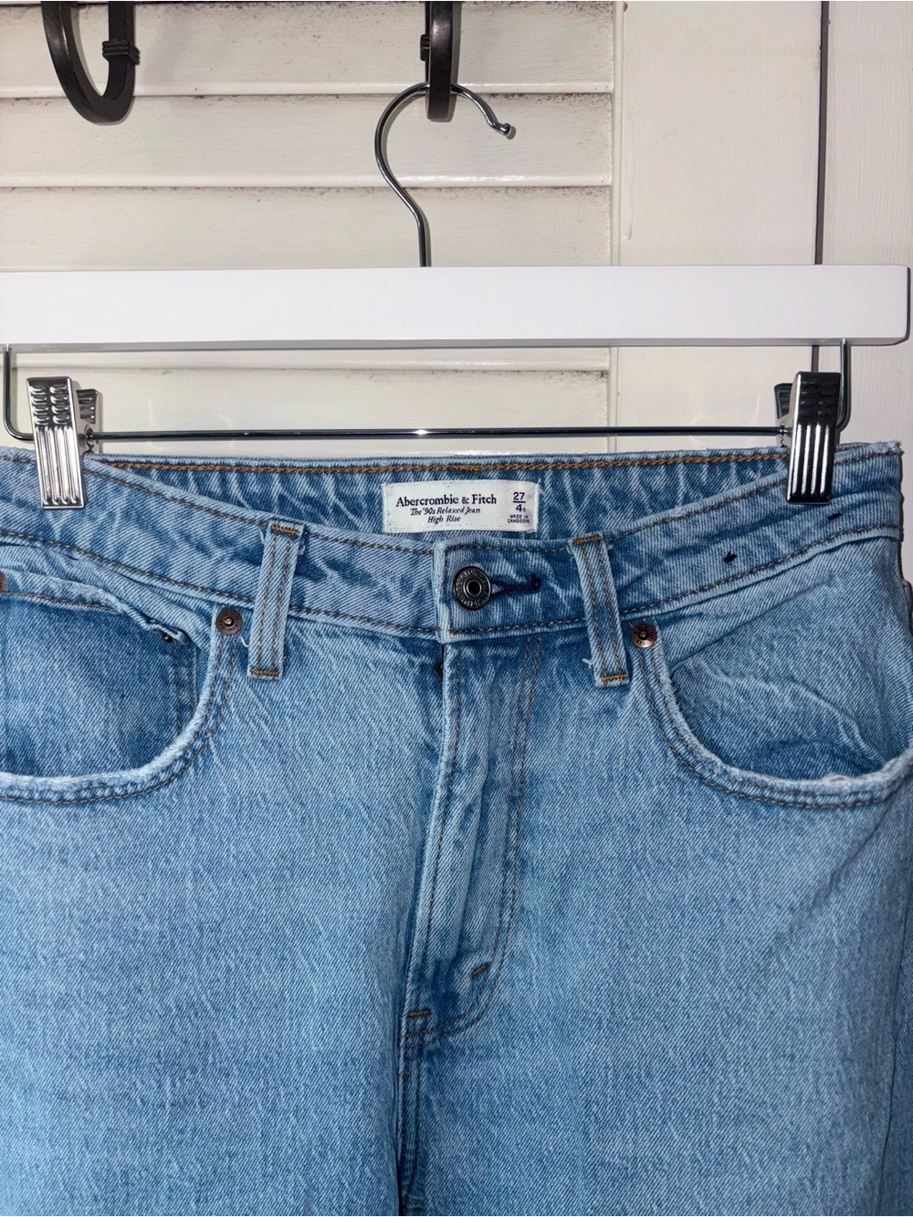 Abercrombie Curve Love 90s Relaxed Jean High Rise Wide Cuffed Hem Light Wash 27 - Picture 3 of 6